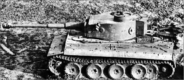 Серийный танк «Тигр» ранних выпусков. Хорошо видны воздушные фильтры типа Feifel.