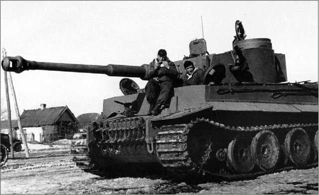 Один из танков моторизованной дивизии «Великая Германия». Обращают на себя внимание отсутствие первого опорного катка из наружного ряда и заводская серая окраска машины. Район Харькова, март 1943 года.