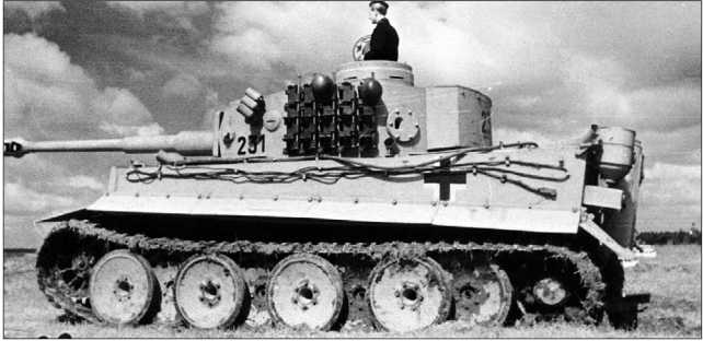 «Тигр» из состава 2-й роты 502-го тяжелого танкового батальона. Лето 1943 года.