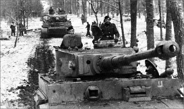 Колонна «тигров» дивизии СС «Рейх». Район Житомира, декабрь 1943 года.
