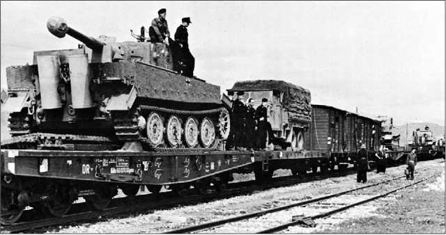 Танки дивизии «Великая Германия», прибывшие в Литву. Август 1944 года.