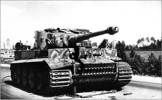 «Тигр» подбитый частями Красной Армии. 3-й Белорусский фронт, 8 июля 1944 года.