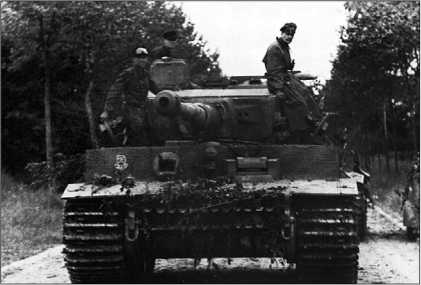 «Тигр» унтерштурмфюрера СС Георга Хантуша, командира 1-го взвода 2-й роты 101-го тяжелого танкового батальона СС. Окрестности Виллер-Бокажа, июнь 1944 года.