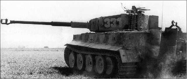 «Тигр» из состава 101-го тяжелого танкового батальона СС на боевой позиции.