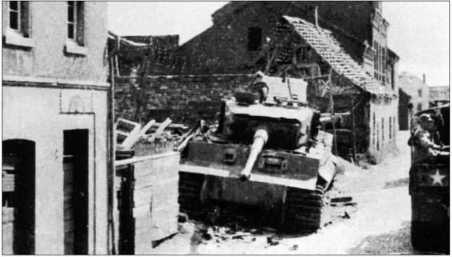 Еще один подбитый «Тигр» из роты «Хуммель». 25 февраля 1945 года в городке Элсдорф этим танком был подбит новейший американский тяжелый танк Т26ЕЗ (в будущем — М26 «Першинг»).