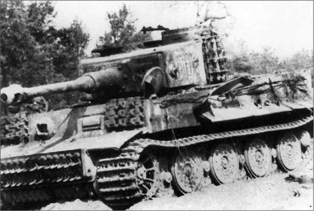 Еще один подбитый «Тигр». Западный фронт, апрель 1945 года.