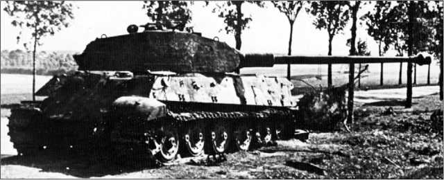 «Королевский тигр» из состава 1-й роты 503-го тяжелого танкового батальона, подбитый в Нормандии.