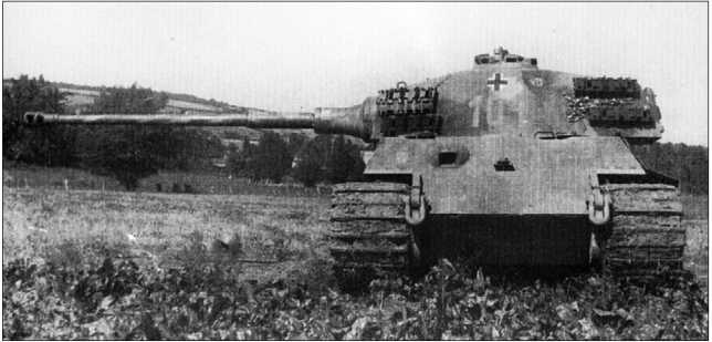 «Королевский тигр» из состава 101-го тяжелого танкового батальона, подбитый англичанами. Франция, август 1944 года.