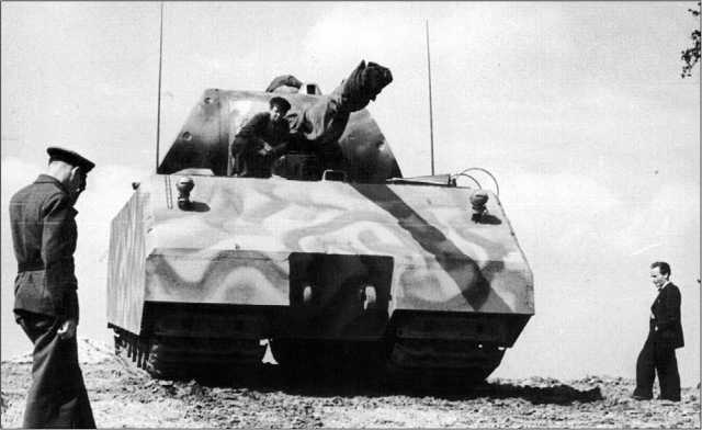 «Маус» 205/2 во время испытаний. Лето 1944 года.