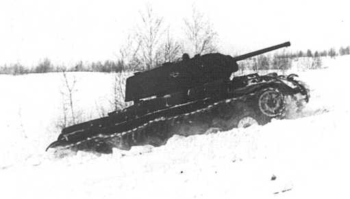 Танк КВ-1 № 6728 преодолевает подъем в 15 градусов. Февраль 1942 года (ЦАМО).