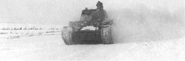 Танк КВ-1 № 6728 движется по шоссе на максимальной скорости. Февраль 1942 года (ЦАМО).