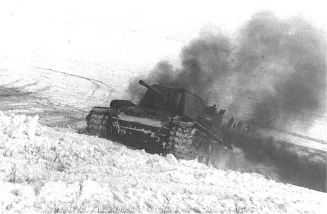 Танк КВ-1 № 6728 преодолевает подъем в 12 градусов. Февраль 1942 года (ЦАМО).