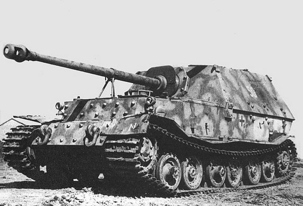 САУ «Фердинанд» 5-й роты 654-го дивизиона истребителей танков, захваченная на Курской дуге. НИБТПолигон, 1943 год.