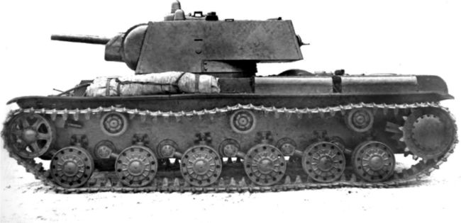 Тяжелый танк Т-150, вид слева. Январь 1941 года. При таком ракурсе танк практически неотличим от серийного КВ-1 (ЦАМО).