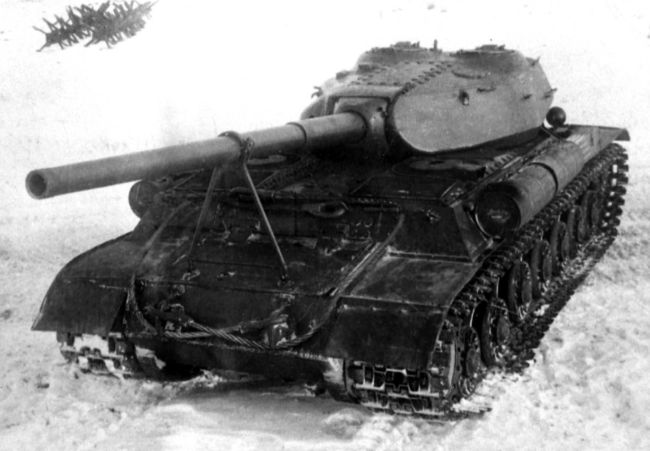 Танк «объект 701» № 5, вид сзади справа. НИБТ полигон, декабрь 1944 года. Башня в походном положении, хорошо виден упор для фиксации ствола орудия (ЦАМО).