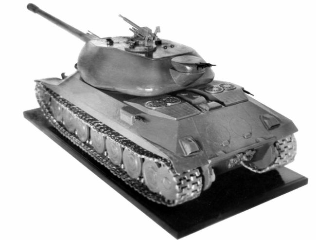 Деревянная модель танка ИС-7, 1946 год. Хорошо видна башенка со спаркой пулеметов на кормовом листе орудийной башни танка (РГАЭ).