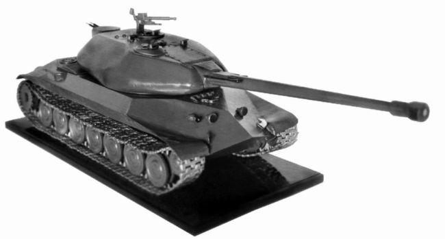 Общий вид деревянной модели танка ИС-7, 1946 год. Хорошо видно, что в качестве зенитного пулемета первоначально планировалось установить 12,7-мм ДШК (РГАЭ).