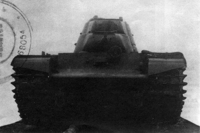 На фото в центре и внизу — танк Т-100 на НИБТПолигоне в Кубинке. 1940 год