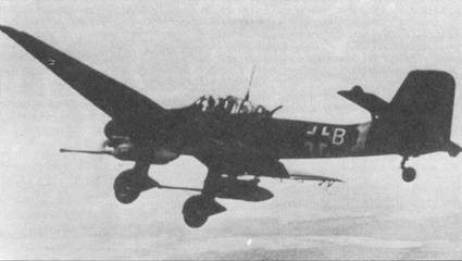 Ju 87 G-2 из 10./SG 3 в полете над Россией, осень 1943.