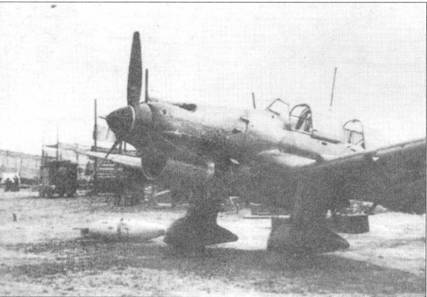 Ju 87 R-1 из 6JStG 2, 1940. Под кабиной еле видна эмблема эскадрильи — бегущий пингвин.