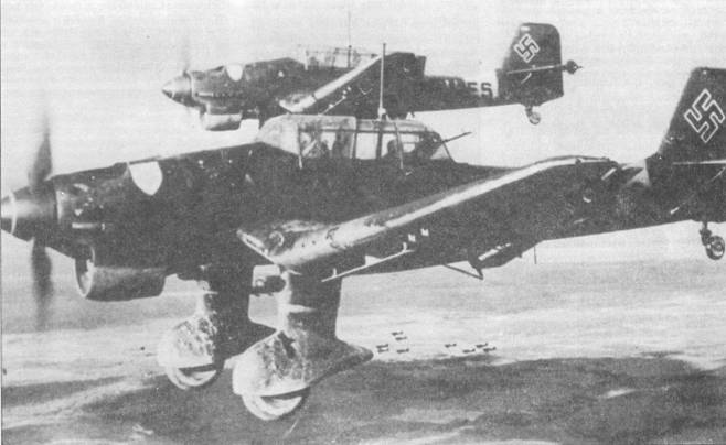 Ju 87 В-1 из II./StG 1 в полете над Восточным фронтом осенью 1941.