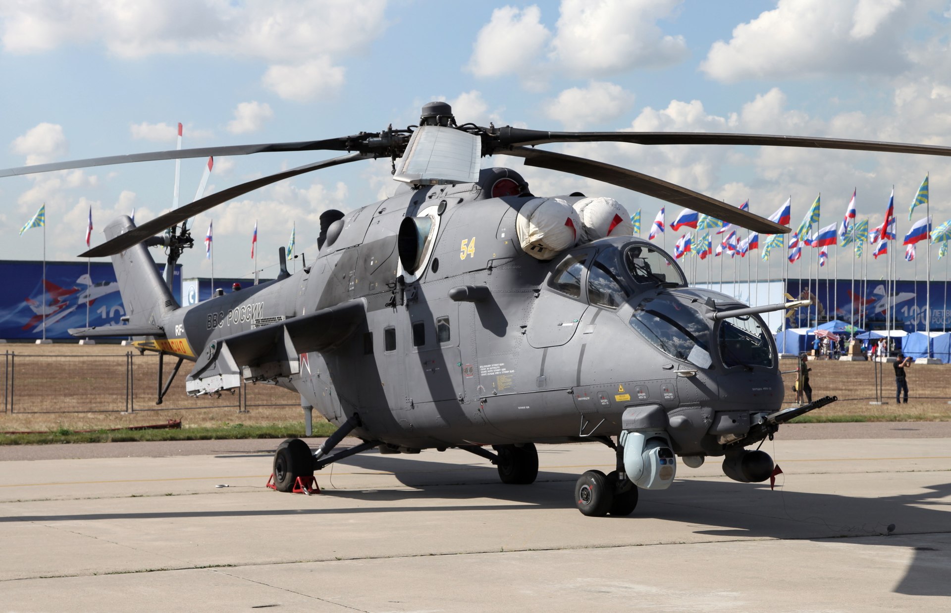 Боевой вертолет Ми-35М (фото - Виталий Кузьмин, https://www.vitalykuzmin.net)
